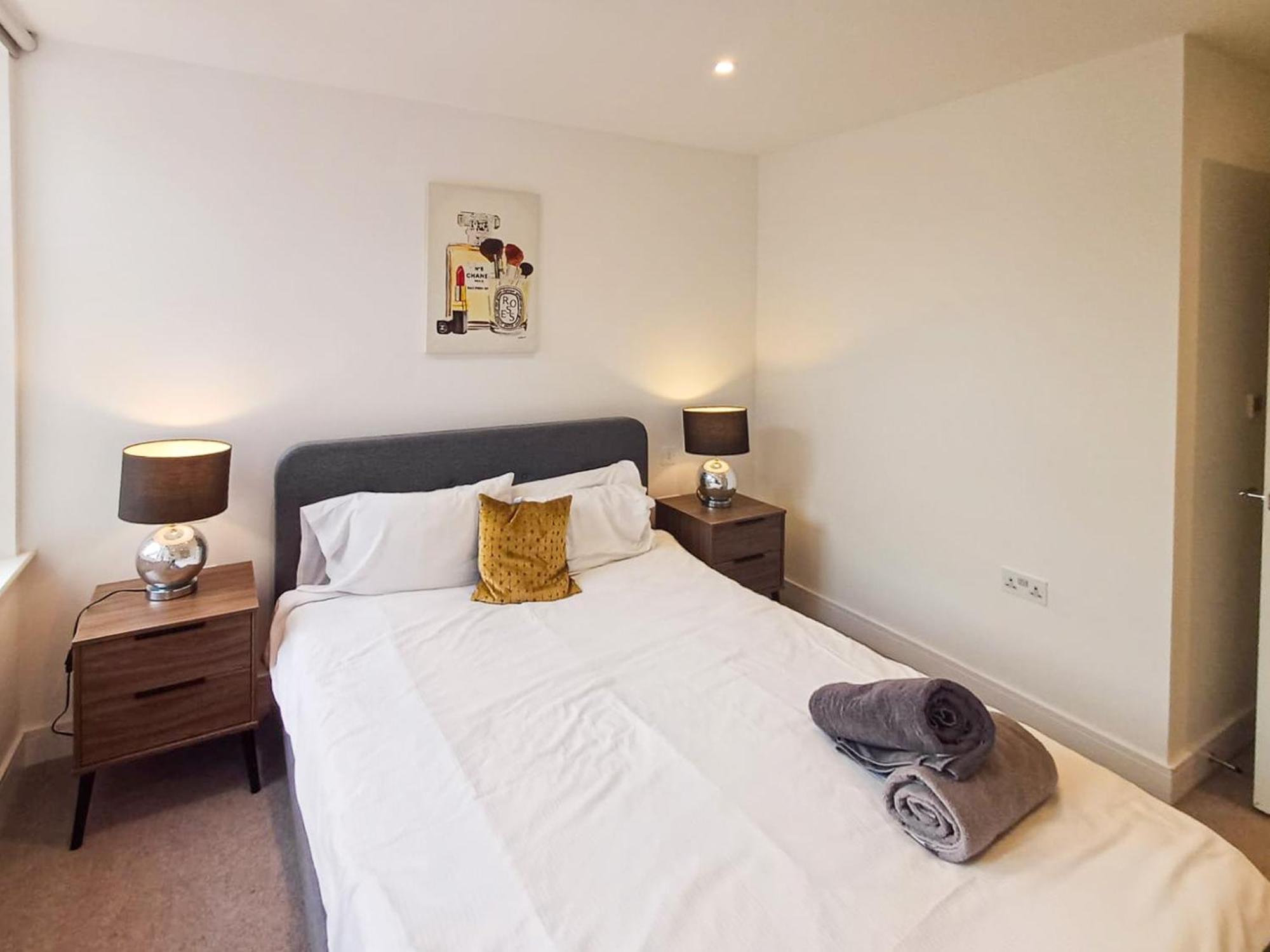 Modern 2-Bedroom, 2-Bathroom Apartment In West Kensington Londres Exterior foto